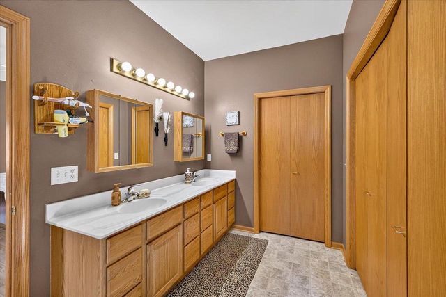 875 Merri-Hill Drive, Oregon, WI 53575