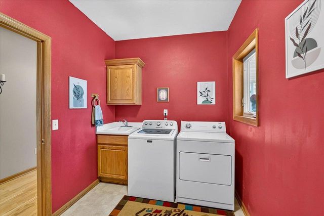 875 Merri-Hill Drive, Oregon, WI 53575