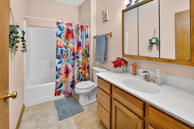 875 Merri-Hill Drive, Oregon, WI 53575