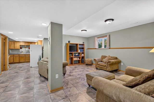 875 Merri-Hill Drive, Oregon, WI 53575