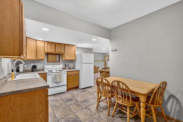 875 Merri-Hill Drive, Oregon, WI 53575