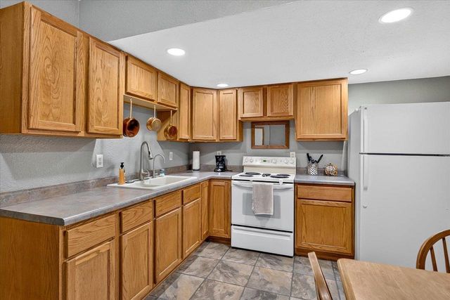 875 Merri-Hill Drive, Oregon, WI 53575