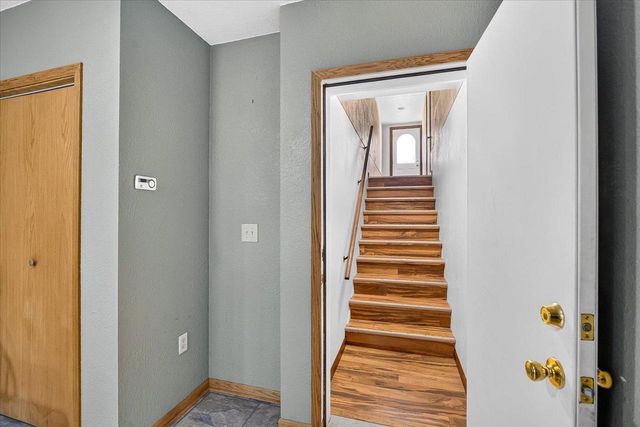875 Merri-Hill Drive, Oregon, WI 53575