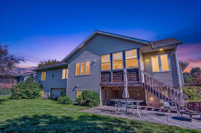 875 Merri-Hill Drive, Oregon, WI 53575