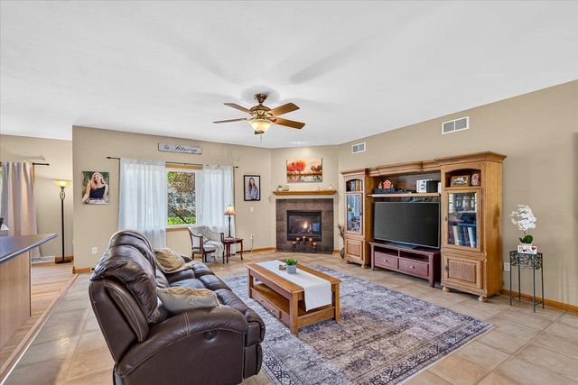 875 Merri-Hill Drive, Oregon, WI 53575