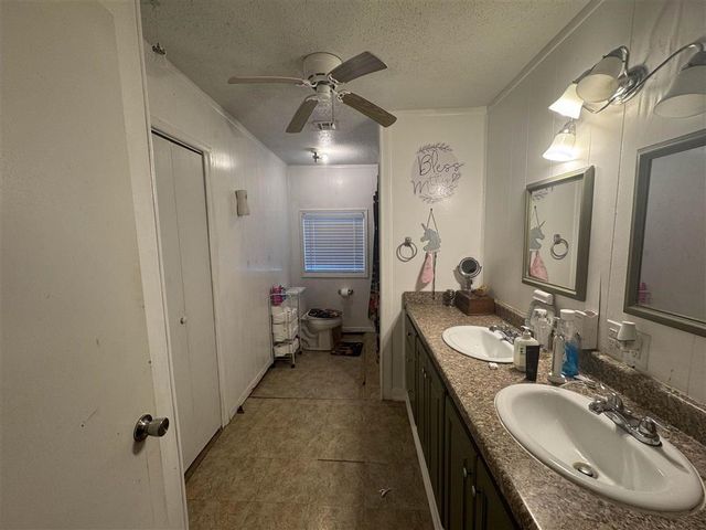 1924 Berry Road, Vinton, LA 70668