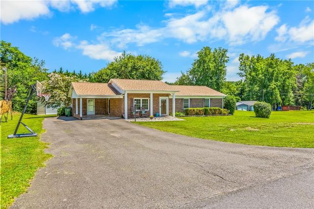 307 E Devon Drive, Mount Airy, NC 27030