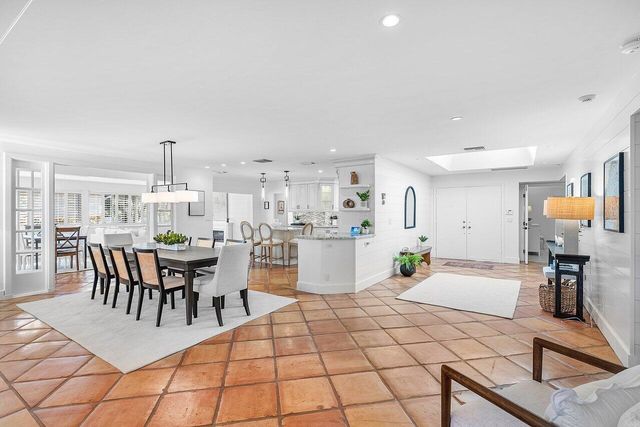 18 Bristol Lane, Boynton Beach, FL 33436