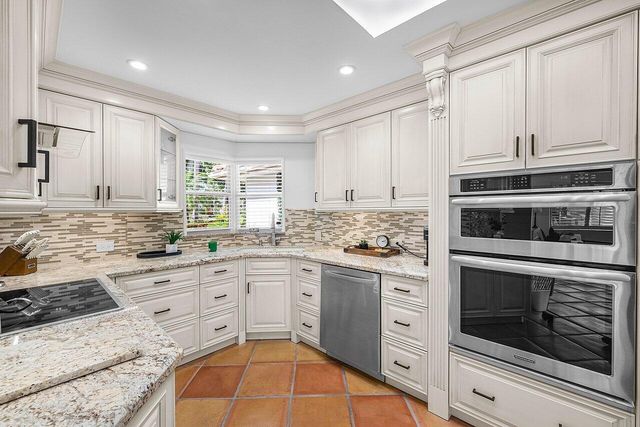 18 Bristol Lane, Boynton Beach, FL 33436