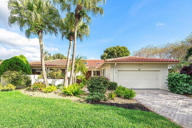 18 Bristol Lane, Boynton Beach, FL 33436