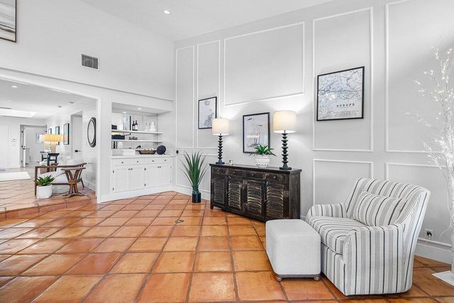 18 Bristol Lane, Boynton Beach, FL 33436