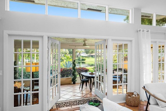18 Bristol Lane, Boynton Beach, FL 33436