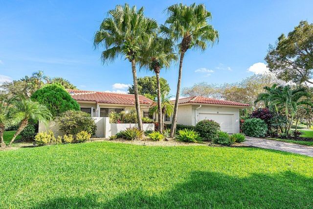 18 Bristol Lane, Boynton Beach, FL 33436
