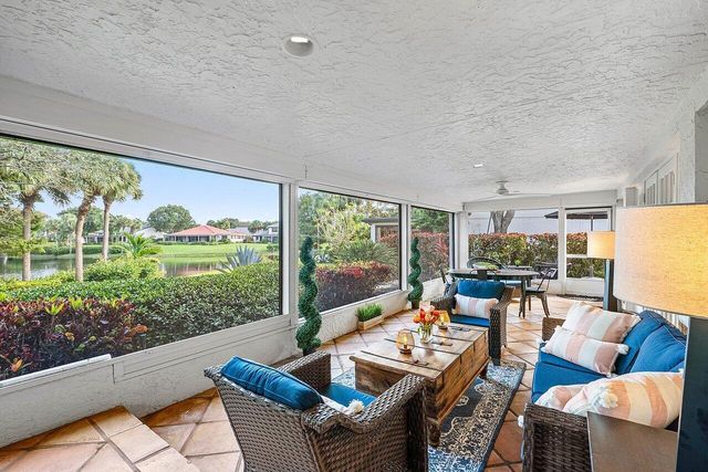 18 Bristol Lane, Boynton Beach, FL 33436