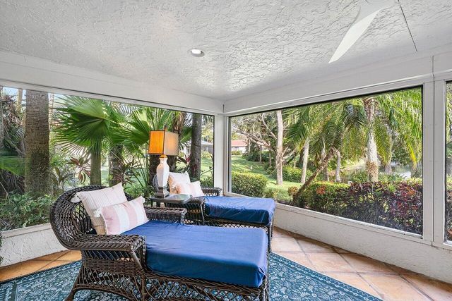 18 Bristol Lane, Boynton Beach, FL 33436