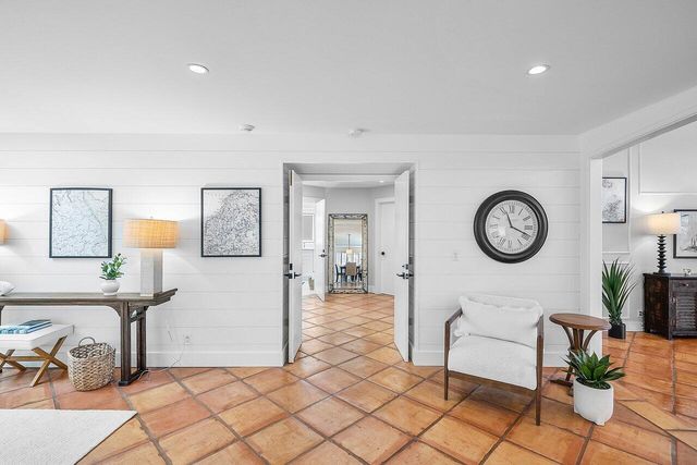 18 Bristol Lane, Boynton Beach, FL 33436
