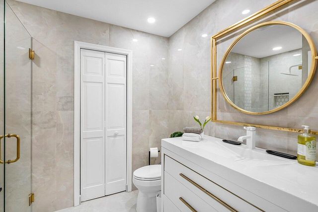 18 Bristol Lane, Boynton Beach, FL 33436