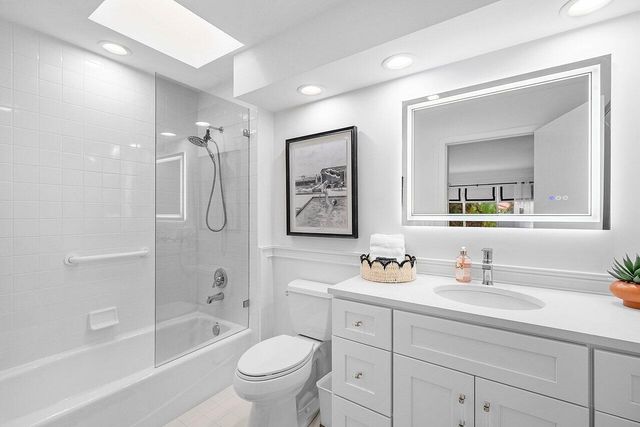 18 Bristol Lane, Boynton Beach, FL 33436