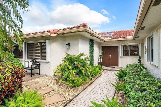 18 Bristol Lane, Boynton Beach, FL 33436