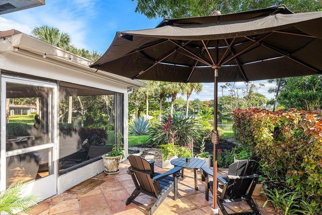 18 Bristol Lane, Boynton Beach, FL 33436