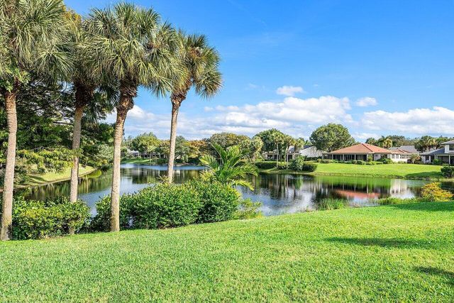 18 Bristol Lane, Boynton Beach, FL 33436