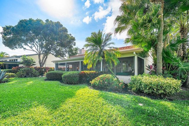 18 Bristol Lane, Boynton Beach, FL 33436