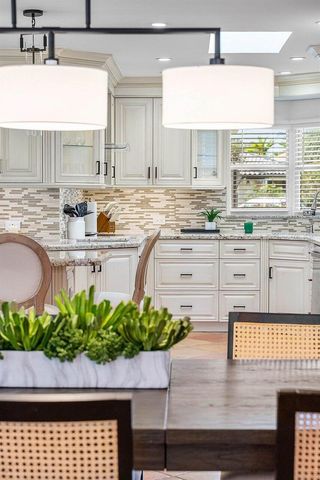 18 Bristol Lane, Boynton Beach, FL 33436