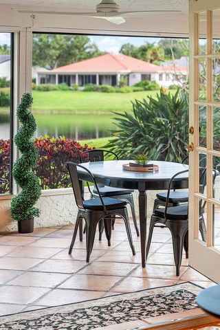 18 Bristol Lane, Boynton Beach, FL 33436