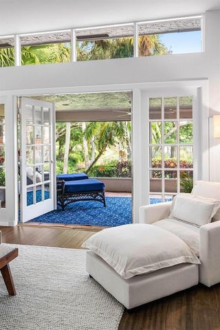18 Bristol Lane, Boynton Beach, FL 33436