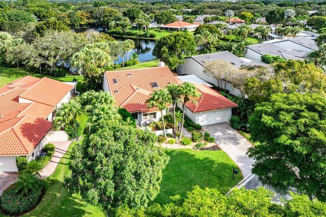 18 Bristol Lane, Boynton Beach, FL 33436