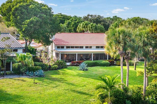 18 Bristol Lane, Boynton Beach, FL 33436