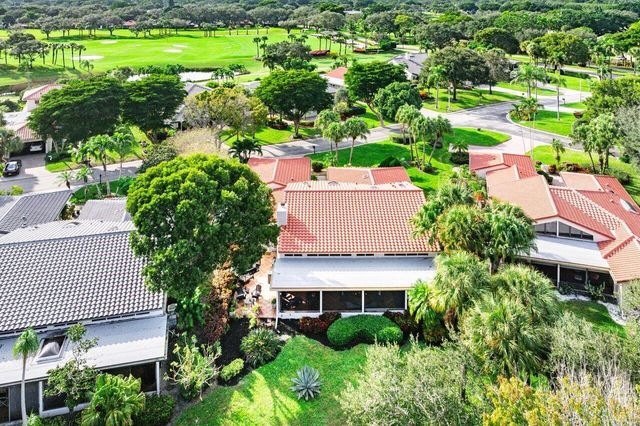 18 Bristol Lane, Boynton Beach, FL 33436