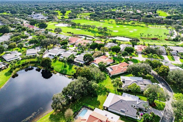 18 Bristol Lane, Boynton Beach, FL 33436