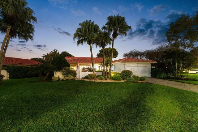 18 Bristol Lane, Boynton Beach, FL 33436