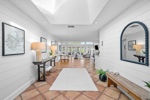 18 Bristol Lane, Boynton Beach, FL 33436