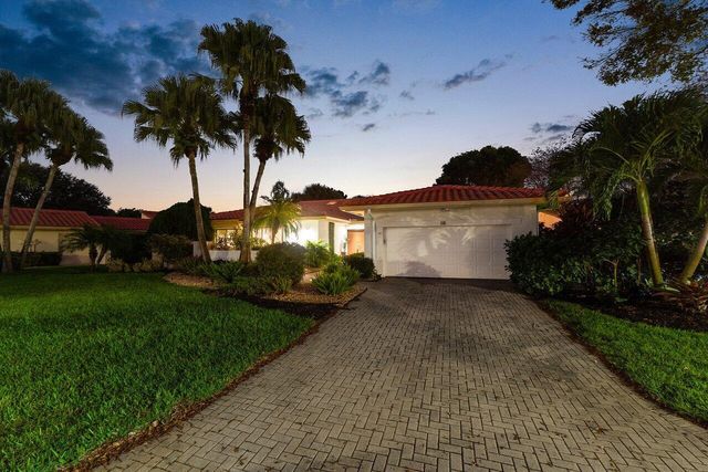 18 Bristol Lane, Boynton Beach, FL 33436