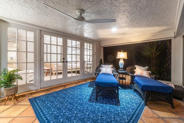 18 Bristol Lane, Boynton Beach, FL 33436