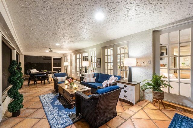 18 Bristol Lane, Boynton Beach, FL 33436