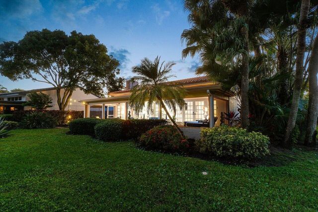 18 Bristol Lane, Boynton Beach, FL 33436