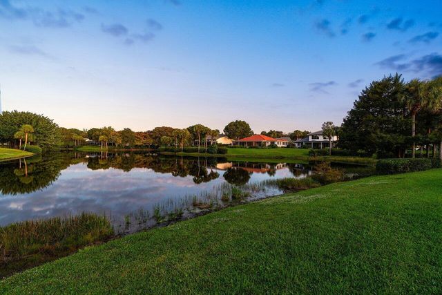 18 Bristol Lane, Boynton Beach, FL 33436