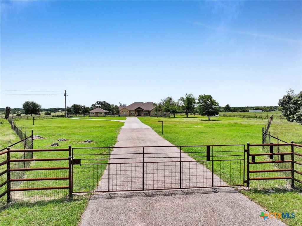 301 County Road 253, Bertram, TX 78605