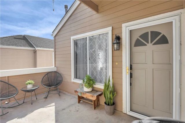 10335 W Briar Oaks A, Stanton, CA 90680