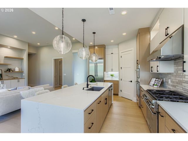 3651 Nw LANA Pl, Portland, OR 97229