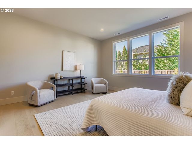 3651 Nw LANA Pl, Portland, OR 97229