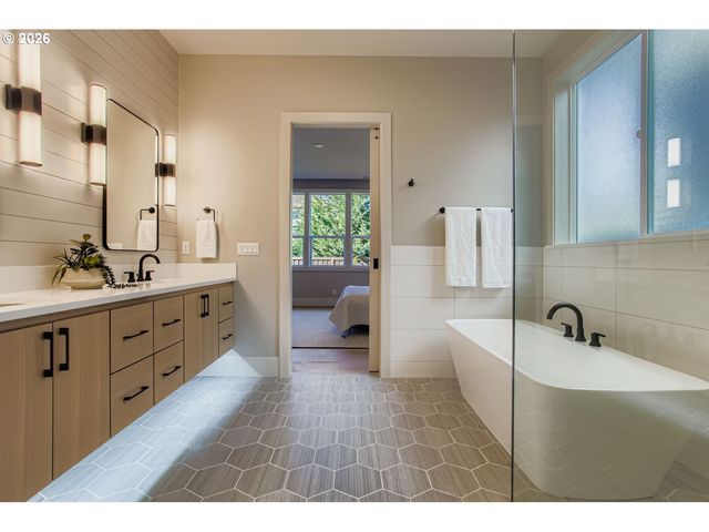 3651 Nw LANA Pl, Portland, OR 97229