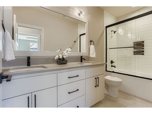 3651 Nw LANA Pl, Portland, OR 97229