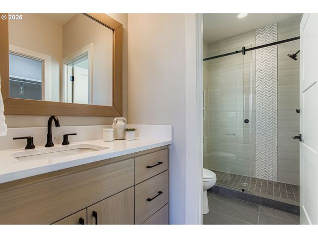 3651 Nw LANA Pl, Portland, OR 97229