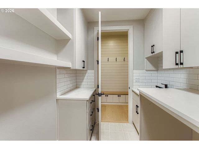 3651 Nw LANA Pl, Portland, OR 97229