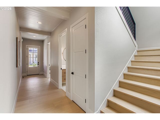 3651 Nw LANA Pl, Portland, OR 97229