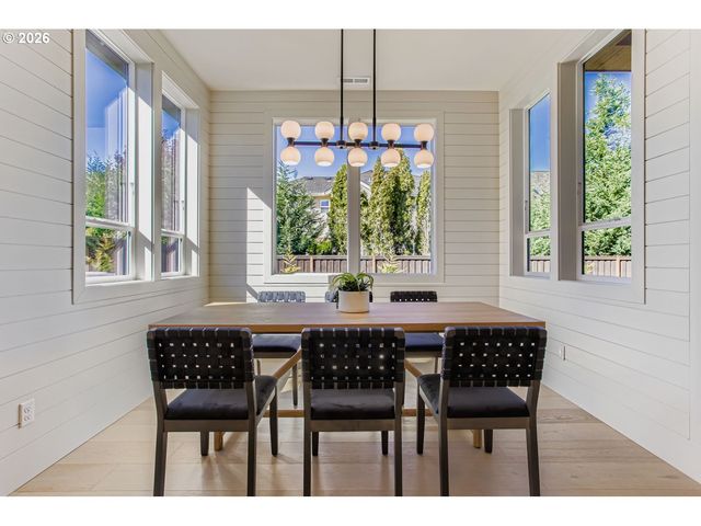 3651 Nw LANA Pl, Portland, OR 97229